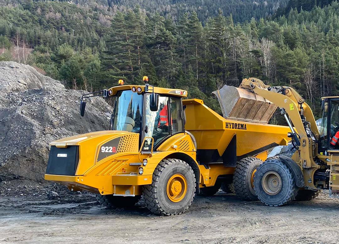 922G255 Front Side View Getting Loaded French Alpes 1