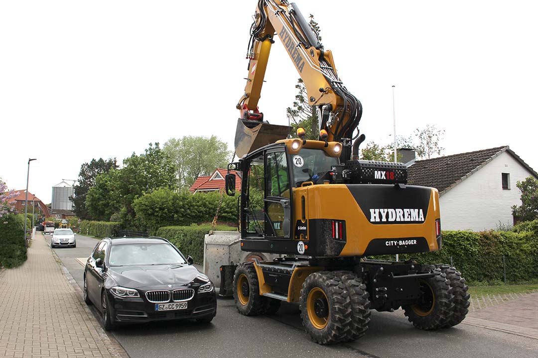 MX18G Rear View Transport Heavy Block In Traffic Narrow Street