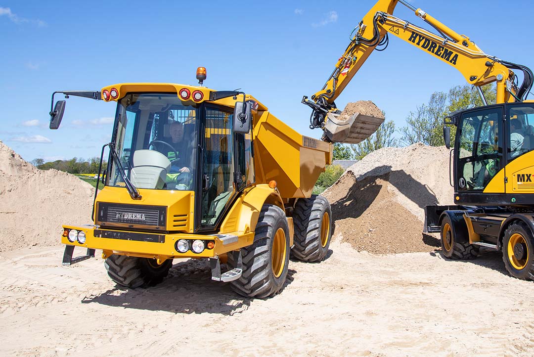 912G Getting Loaded By Hydr MX Excav Constr Site