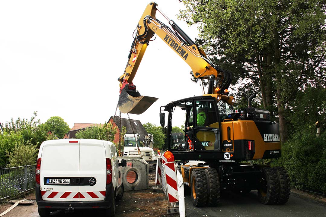 MX18G Rear Left Side View Lifting Heavy Block